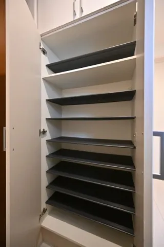 Prague Terrace, In Front Of The University Of Tokyo - Interior - ["Shelf", "Shelving", "Wood"]