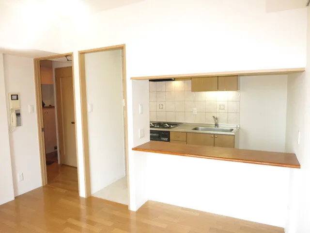 Due Nerima - Interior - ["Cabinetry", "Countertop", "Door"]