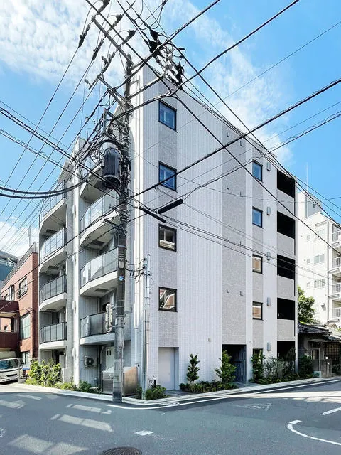 Preasvelta Minowa - Exterior - ["Apartment", "Overhead power line"]