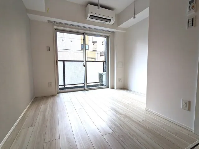 Harmony Residence Kamata Art Villa - Interior - ["Fixture", "Window", "Wood"]