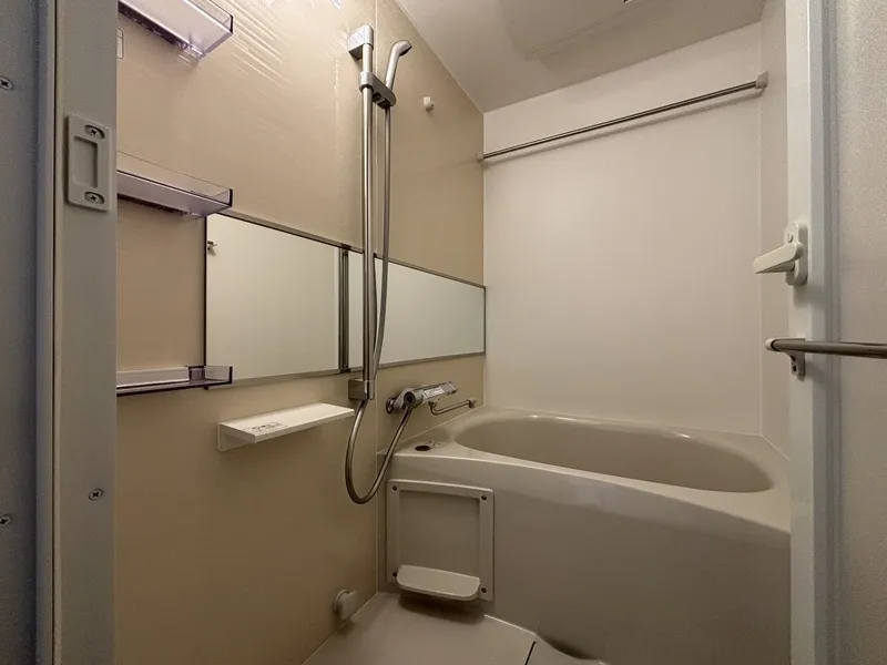 Log Iriya - Interior - ["Flooring", "Plumbing fixture", "Floor"]