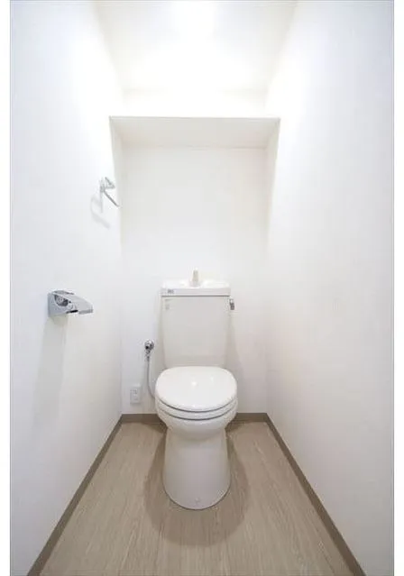 La Corta Ueno - Interior - ["Toilet seat", "Toilet", "White"]