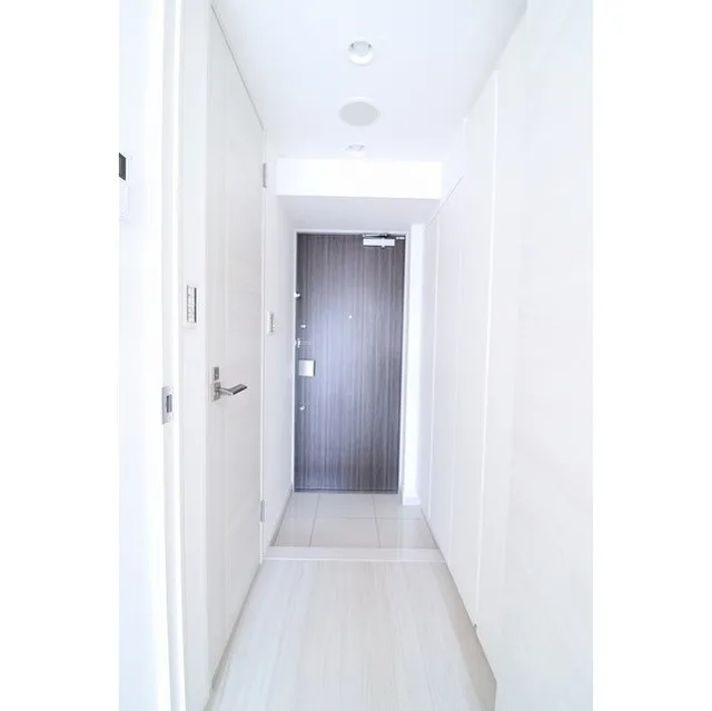 Dimus Ueno Okachimachi - Interior - ["Building", "Fixture", "Door"]