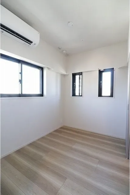 Geoent Asakusa Kaminarimon - Interior - ["Window", "Building", "Fixture"]