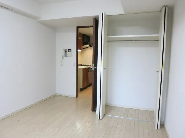 JC Nishi Magome - Interior - ["Building", "Fixture", "Door"]