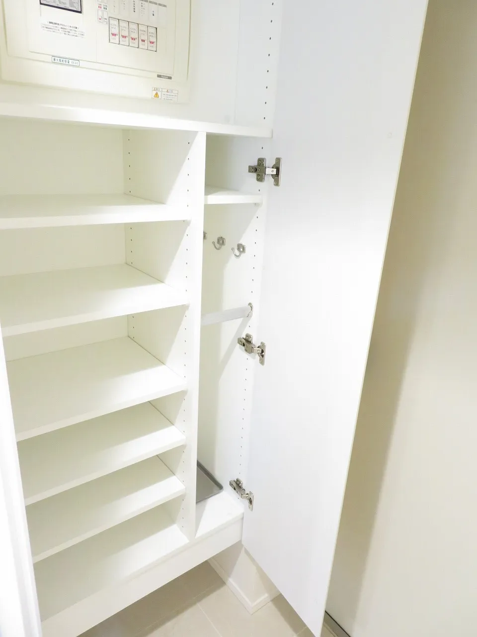 The Park Cross Monzen-Nakacho - Interior - ["Shelf", "Shelving", "Fixture"]