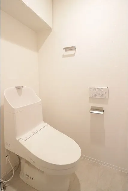 Demes Higashi Shinjuku - Interior - ["Toilet", "Comfort", "Toilet seat"]