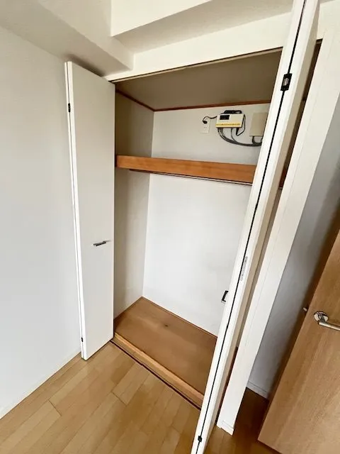 Residia Minamisenju - Interior - ["Wall", "Flooring", "Wood"]