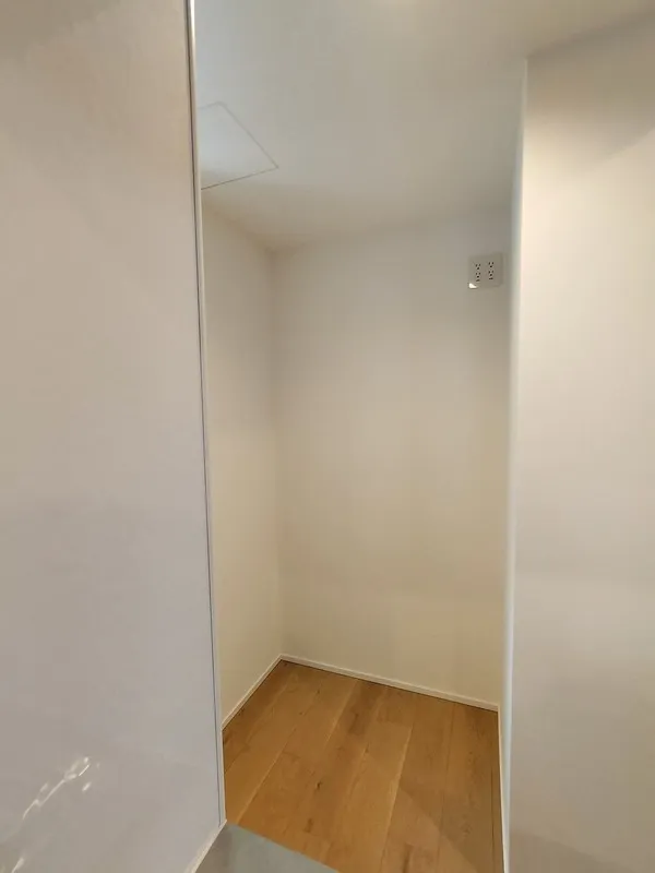 MUVA YOYOGI (formerly Fullea Yoyogi) - Interior - ["Flooring", "Floor", "Wall"]