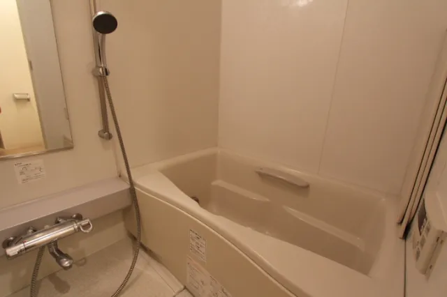 Prime Urban Ikebukuro - Interior - ["Plumbing fixture", "Mirror", "Bathtub"]