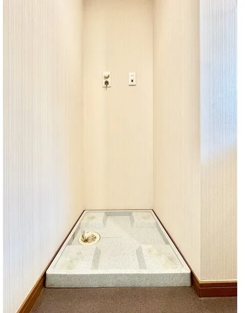Rivere Ikebukuro - Interior - ["Wood", "Flooring", "Floor"]