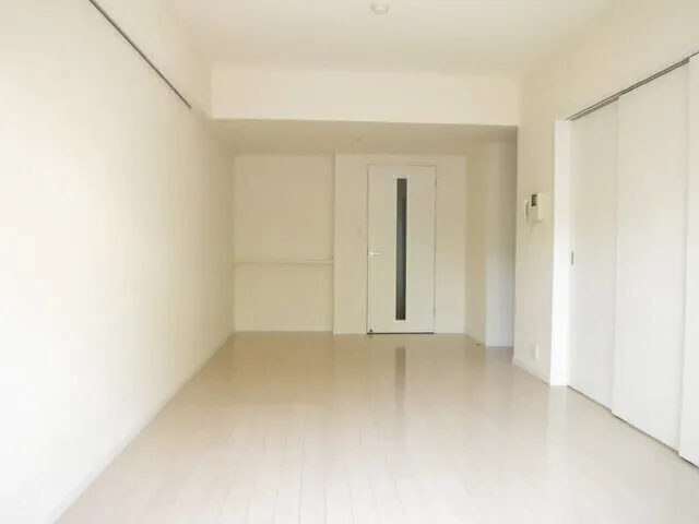 Belle Soleil - Interior - ["Fixture", "Hall", "Door"]