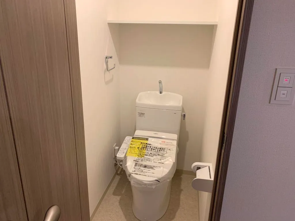La Douceur Nakaochiai - Interior - ["Plumbing fixture", "Toilet seat", "Flooring"]