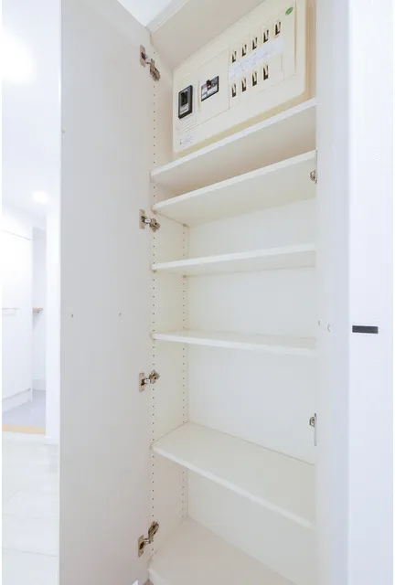 Quintet Ebisu - Interior - ["Wood", "Cupboard", "Cabinetry"]
