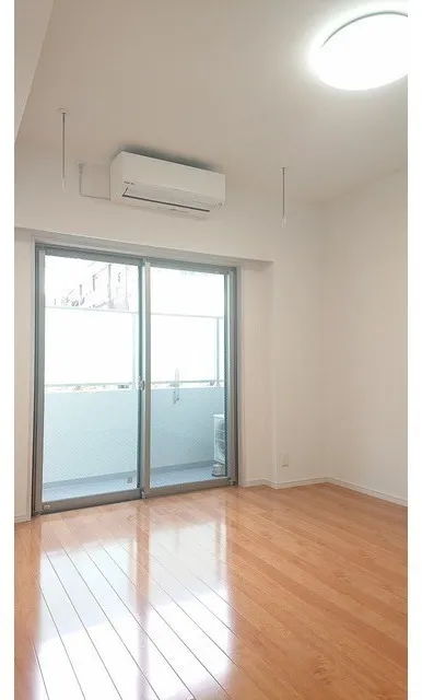 Happiness 70 - Interior - ["Ceiling", "Flooring", "Floor"]