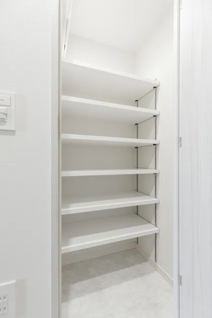 Terrace Okachimachi - Interior - ["Furniture", "Shelf", "Cabinetry"]