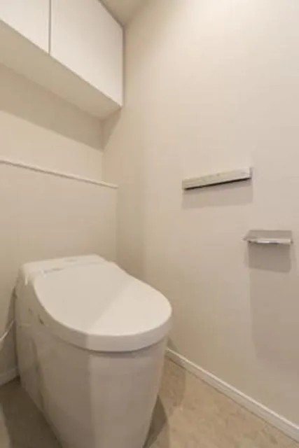 Park Axis Akasakamitsuke - Interior - ["Toilet seat", "Toilet", "Plumbing fixture"]