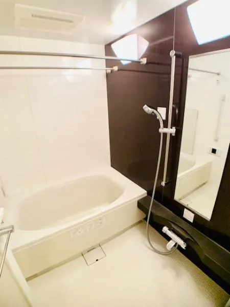Brillia Ist Sangenjaya Blossom Terrace - Interior - ["Bathtub", "Plumbing fixture", "Fixture"]