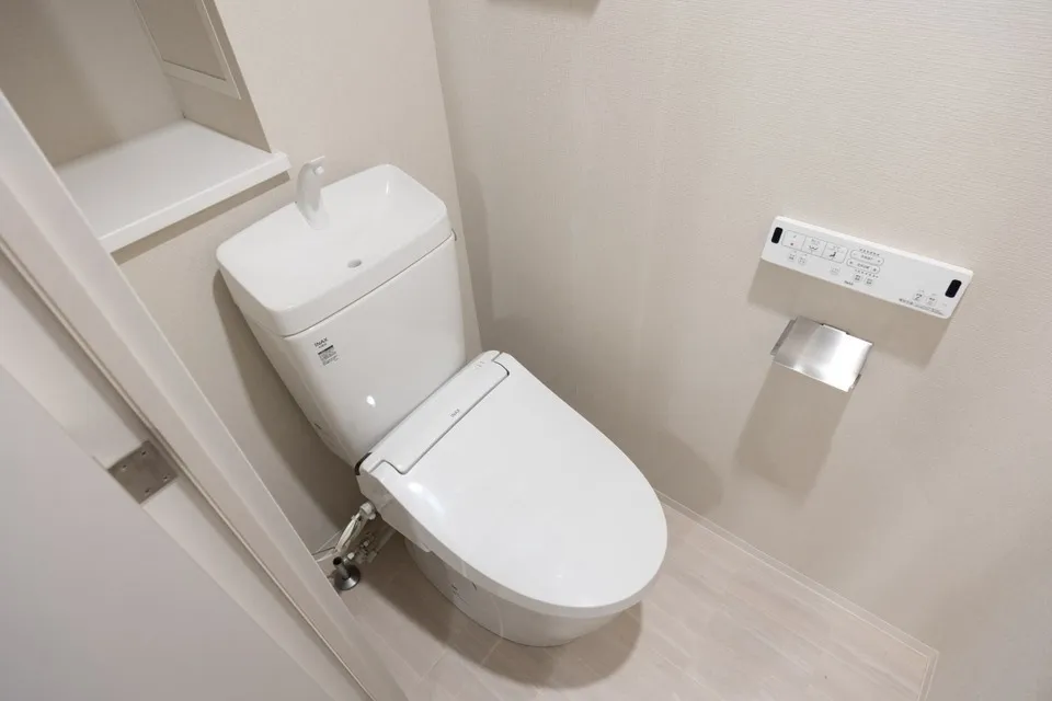 Hmlet Shibuya Hatsudai - Interior - ["Toilet seat", "Toilet", "Plumbing fixture"]