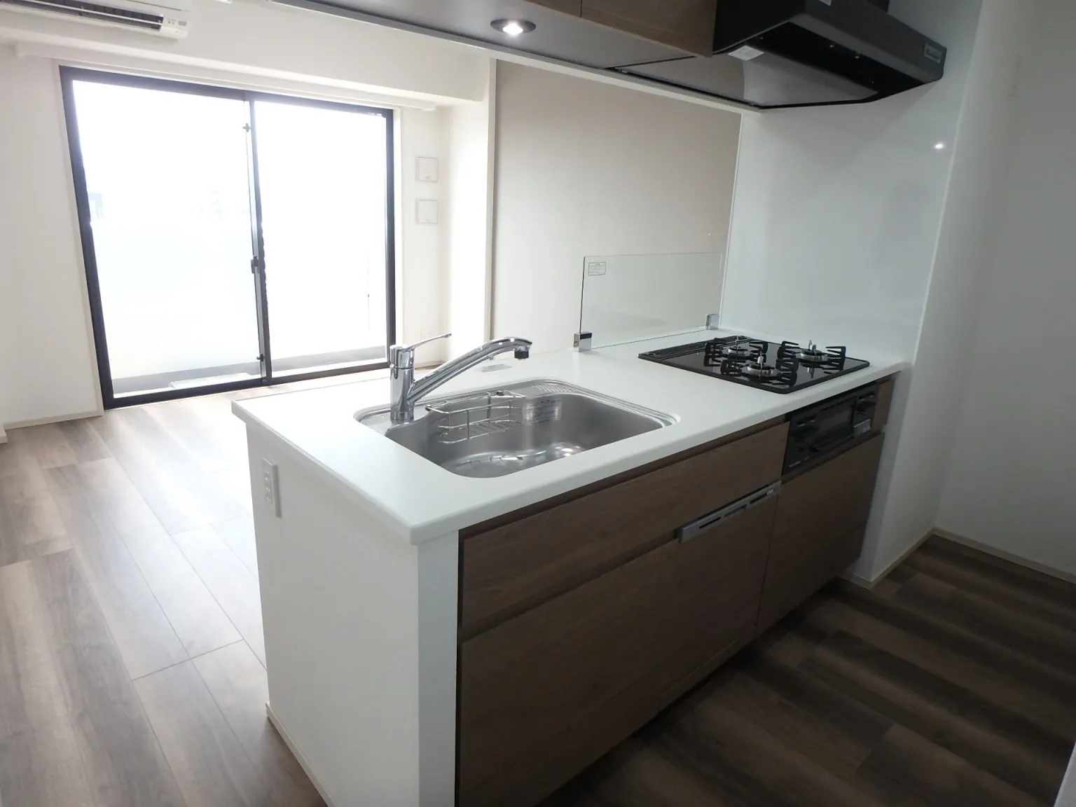 Orchid Residence Ueno - Interior - ["Floor", "Apartment", "Sink"]