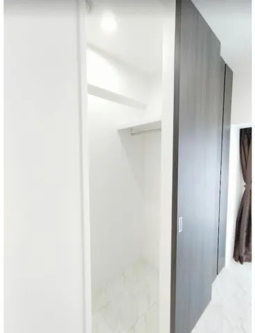 Pre-Le-Duc Island - Interior - []
