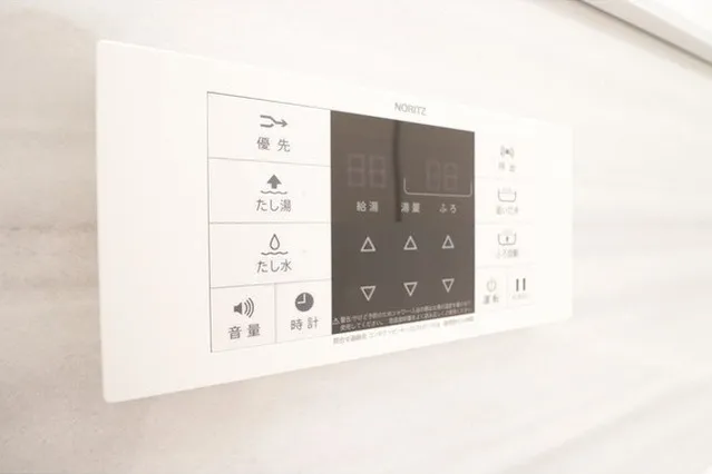 Demes Higashi Shinjuku - Interior - ["Thermostat", "Watch", "Clock"]