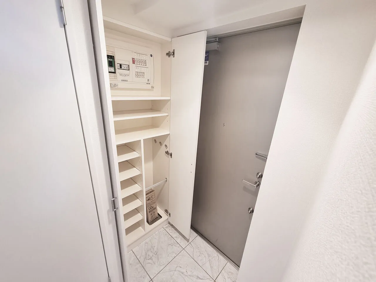 Mynavi Stay Higashishinagawa - Interior - ["Wood", "Flooring", "Floor"]