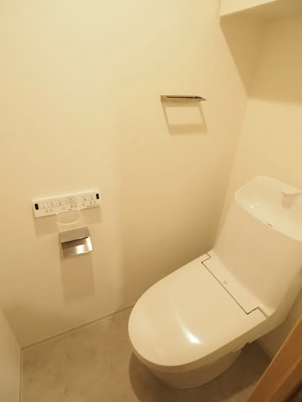 Prince Due Kamiya - Interior - ["Toilet seat", "Toilet", "Plumbing fixture"]