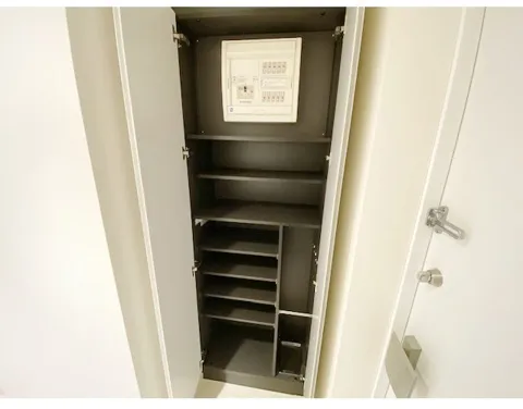 LEXE Bunkyo Hakusan - Interior - ["Wood", "Door", "Grey"]