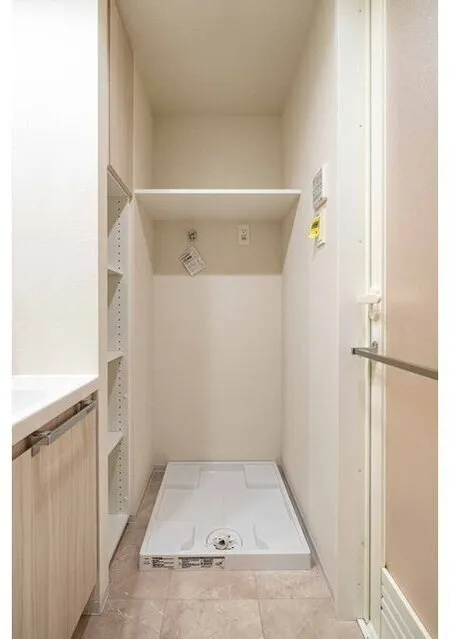 LUMIEC HONCHO WEST - Interior - ["Flooring", "Wall", "Floor"]