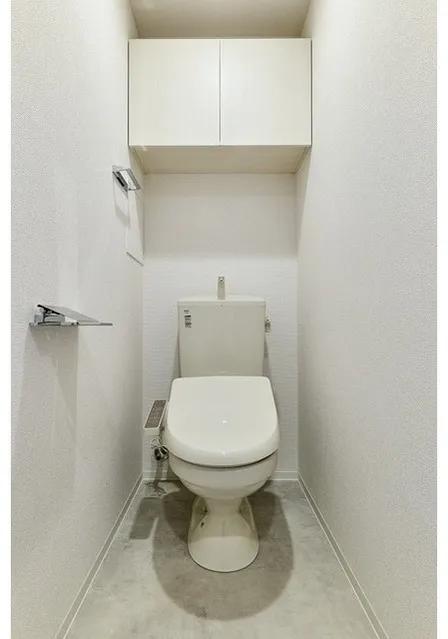 Due Oku - Interior - ["Toilet seat", "Toilet", "Bathroom"]