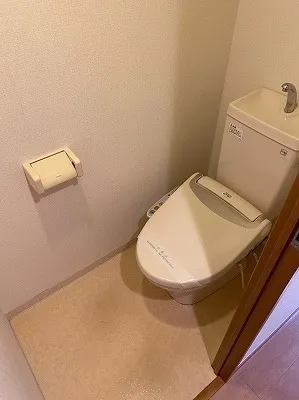 Recrecia Nishiazabu II - Interior - ["Toilet seat", "Floor", "Plumbing fixture"]