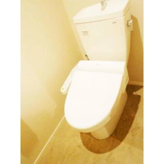 Park Axis Kiba - Interior - ["Toilet seat", "Toilet", "Bathroom"]