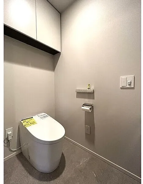 The Parkhouse Chiyoda Rokubancho - Interior - ["Toilet seat", "Flooring", "Floor"]