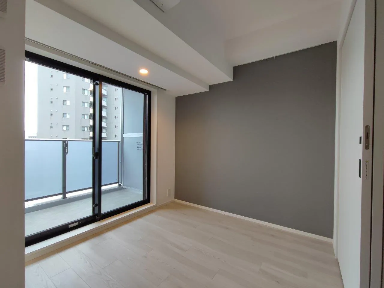 Cross Residence Takadanobaba - Interior - ["Building", "Window", "Fixture"]