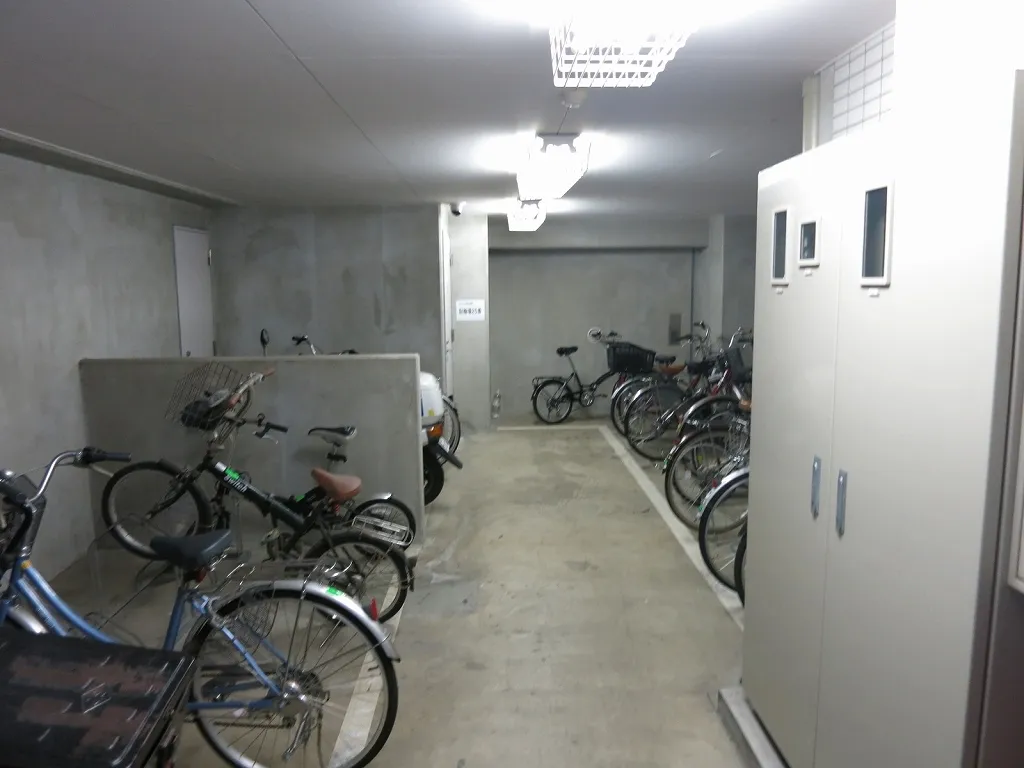 Maison Nihonbashi Mitsukoshi-Mae - Other - ["Bicycle", "Wheel", "Tire"]