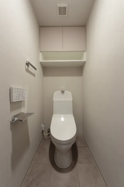 Terra Silk Forest - Interior - ["Toilet seat", "Toilet", "Flooring"]