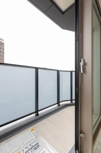 BRICK RESIDENCE Minamiaoyama - Interior - ["Building", "Fixture", "Shade"]