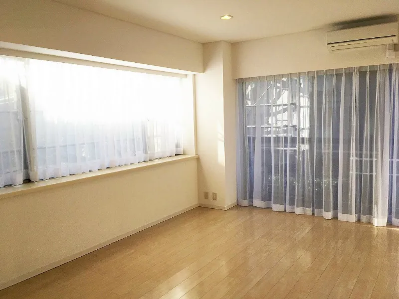 Taishido East - Interior - ["Property", "Window", "Building"]