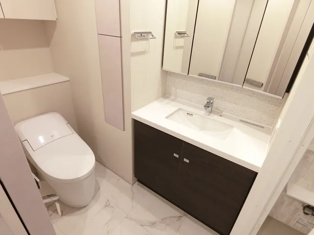 The Park Habio Koenji Residence - Interior - ["Plumbing fixture", "Flooring", "Bathroom Sink"]