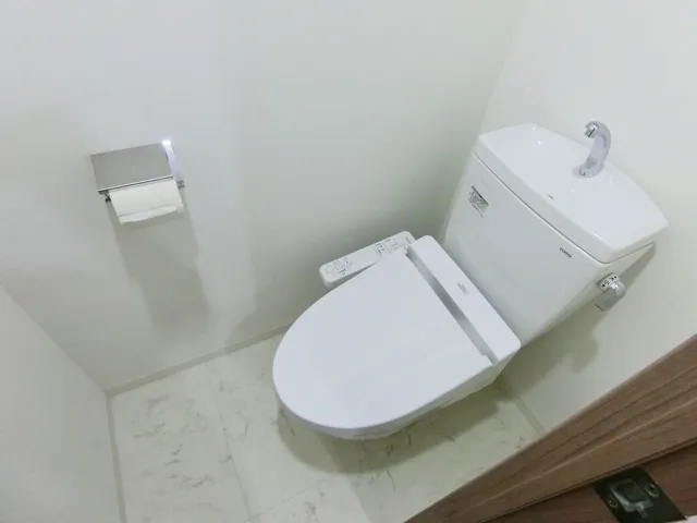 Dearlycious Ikebukuro - Interior - ["Toilet seat", "Toilet", "Plumbing fixture"]