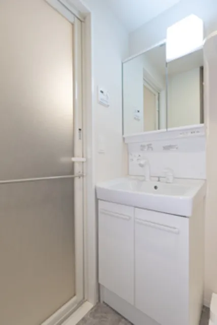 SG Court Otsuka Station - Interior - ["Mirror", "Bathroom cabinet", "Sink"]