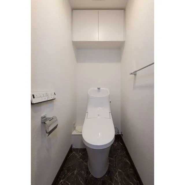 LIBR GRANT Setagaya Tsurumaki - Interior - ["Toilet", "Plumbing fixture", "Toilet seat"]