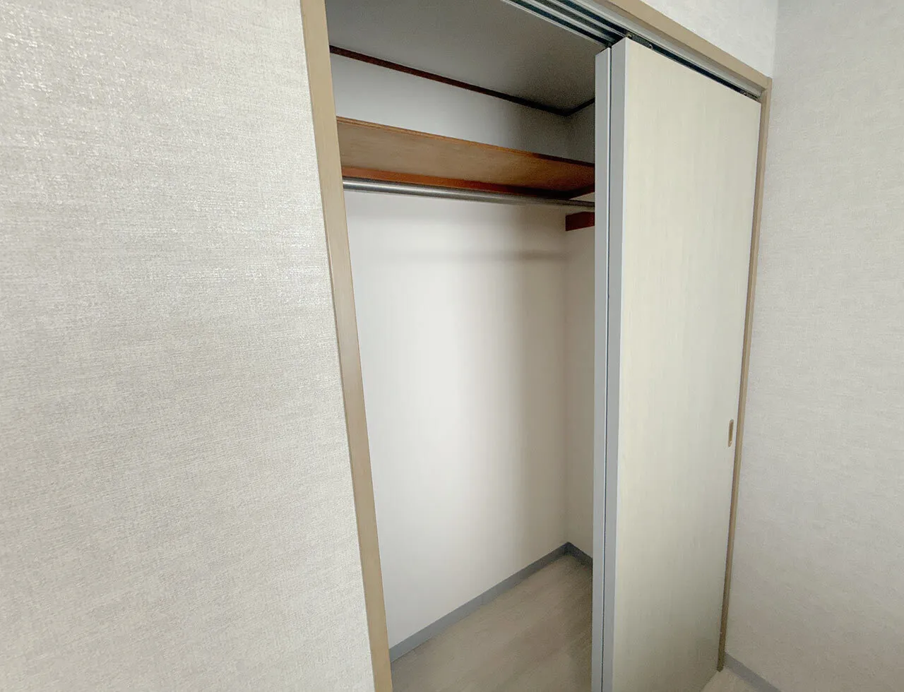 Mynavi STAY Miraie Ikebukuro Meiji-Dori - Interior - ["Wood", "Flooring", "Floor"]