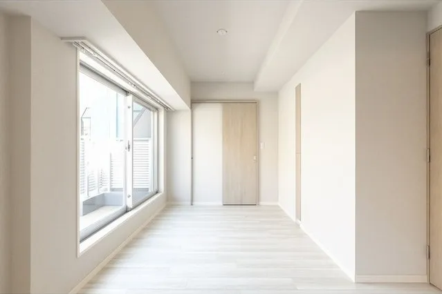 The Grand Blossom - Interior - ["Building", "Window", "Rectangle"]