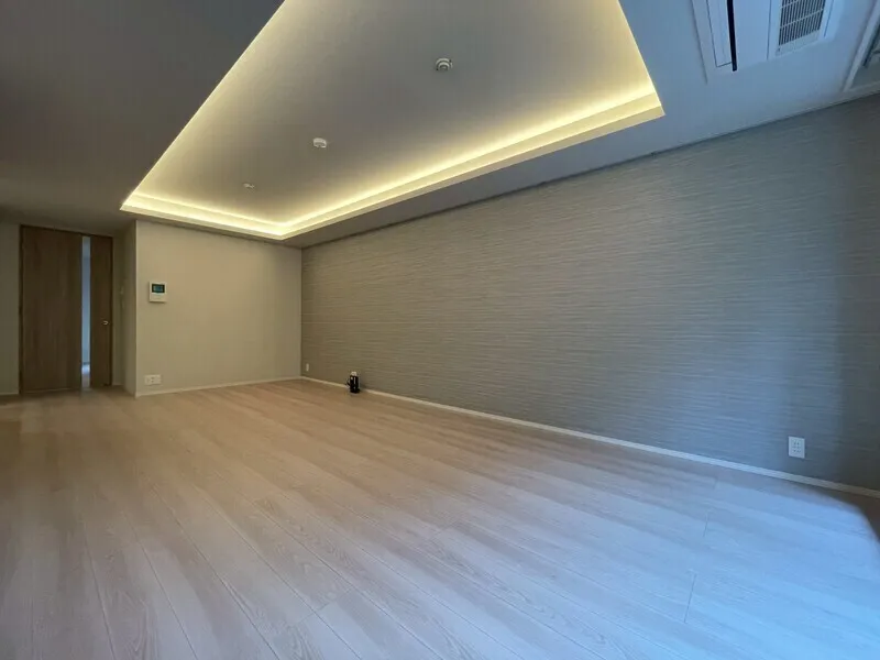 Dash Living Aoyama - Interior - ["Flooring", "Wall", "Floor"]