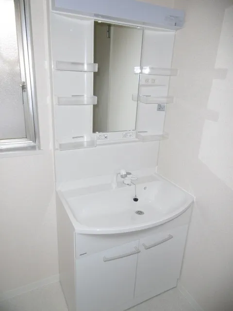 Chestnut Villa - Interior - ["Plumbing fixture", "Bathroom Sink", "Bathroom cabinet"]