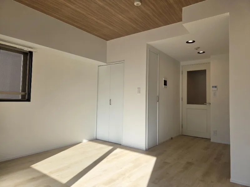 Residia Kanda Higashi - Interior - ["Flooring", "Floor", "Wall"]