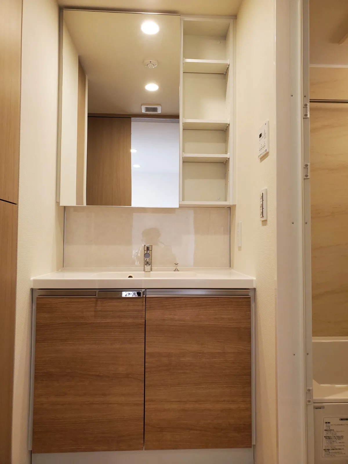 KI-LIGHT KINSHICHO - Interior - ["Cabinetry", "Countertop", "Furniture"]