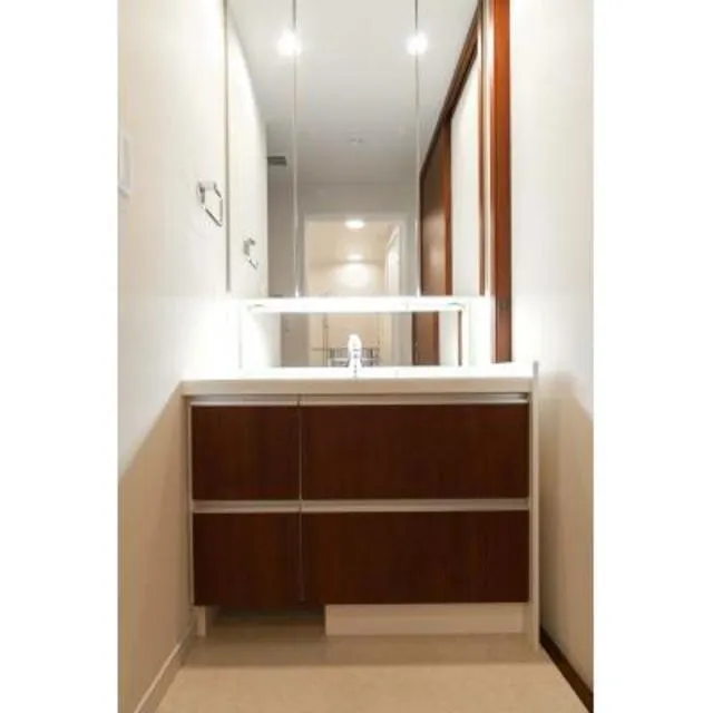 Crest Prime Tower Shiba - Interior - ["Property", "Room", "Furniture"]